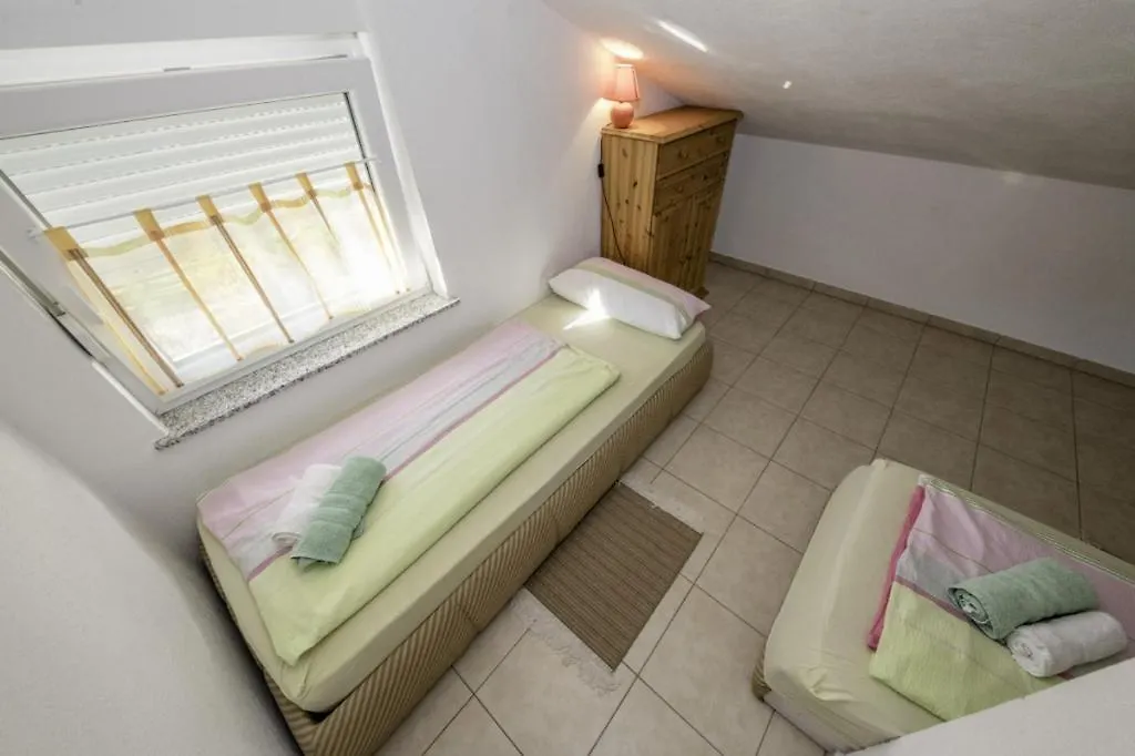 Apartment In Lopar With Terrace, Air Conditioning, Wi-Fi, Dishwasher 0*,